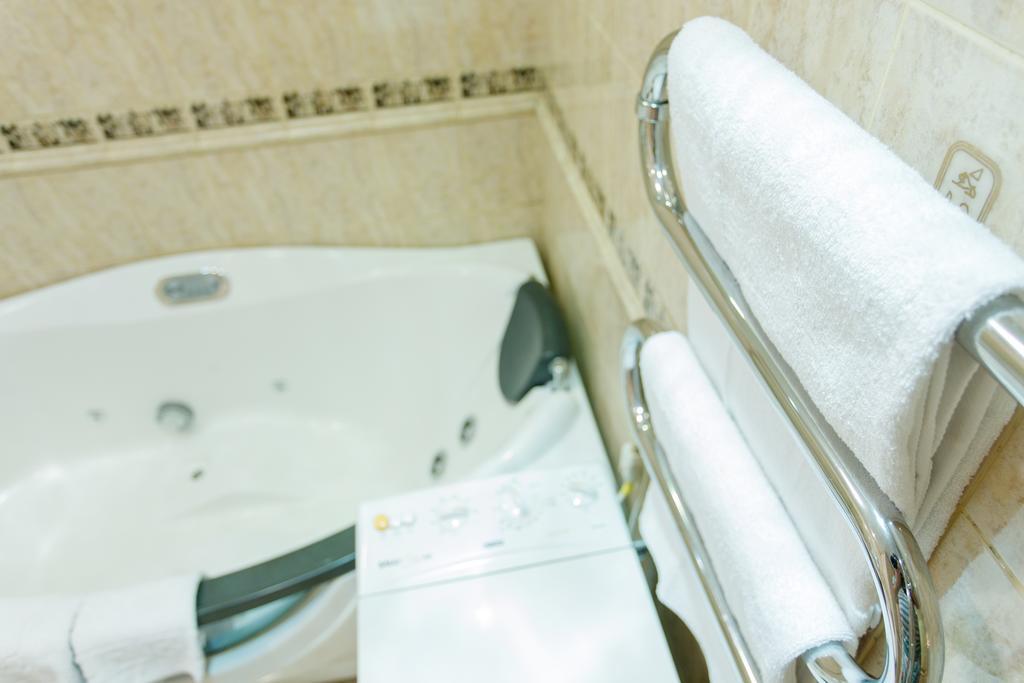 סומי Studio De Luxe With Jacuzzi מראה חיצוני תמונה