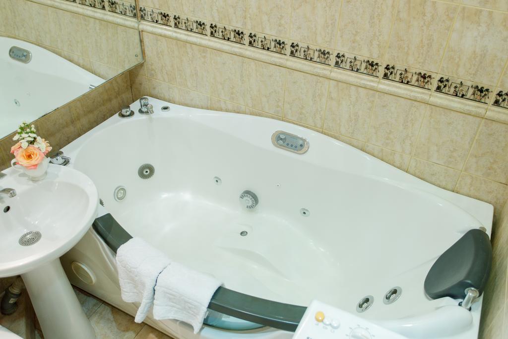 סומי Studio De Luxe With Jacuzzi מראה חיצוני תמונה