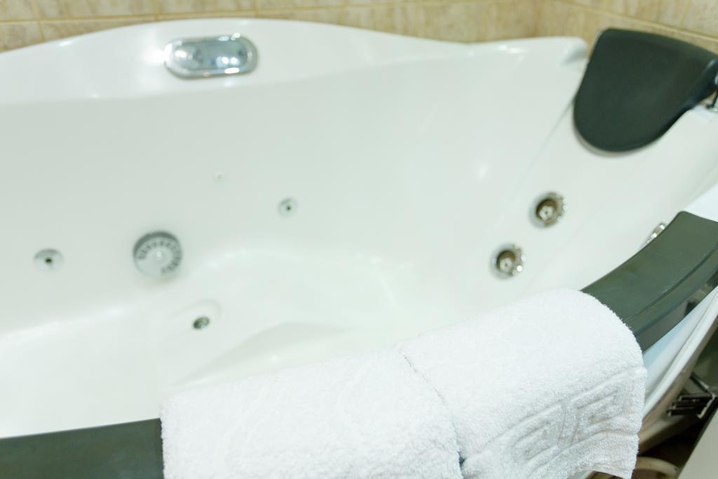 סומי Studio De Luxe With Jacuzzi מראה חיצוני תמונה