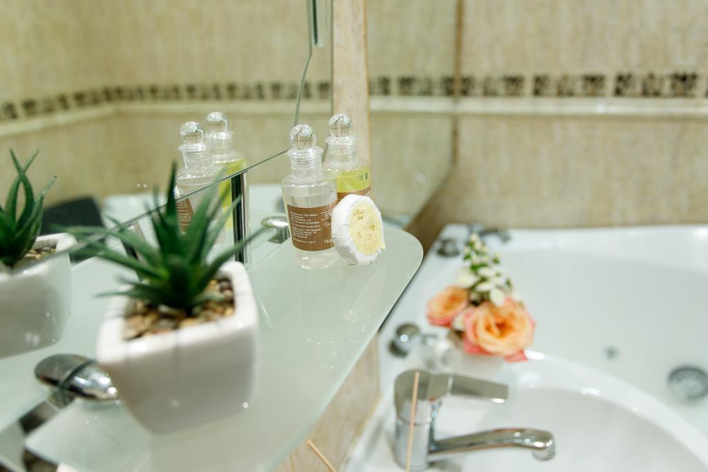 סומי Studio De Luxe With Jacuzzi מראה חיצוני תמונה