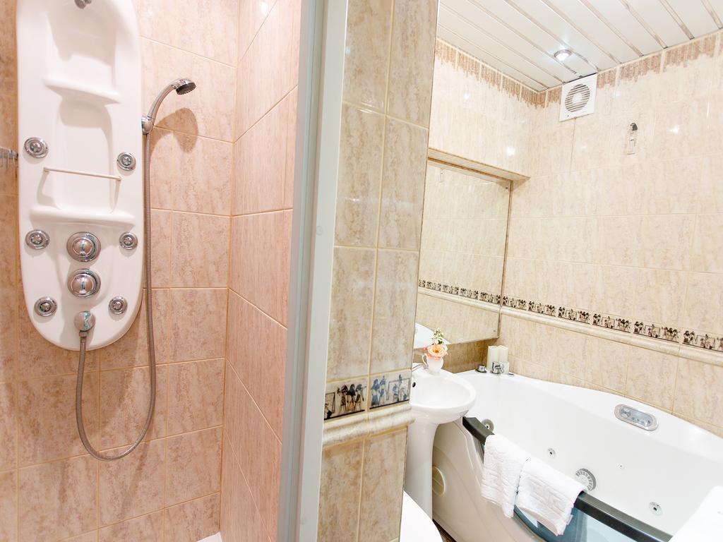 סומי Studio De Luxe With Jacuzzi מראה חיצוני תמונה