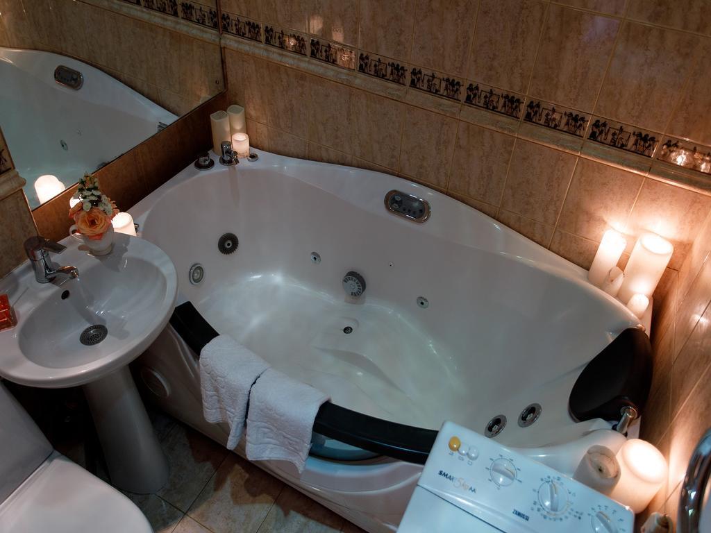 סומי Studio De Luxe With Jacuzzi מראה חיצוני תמונה