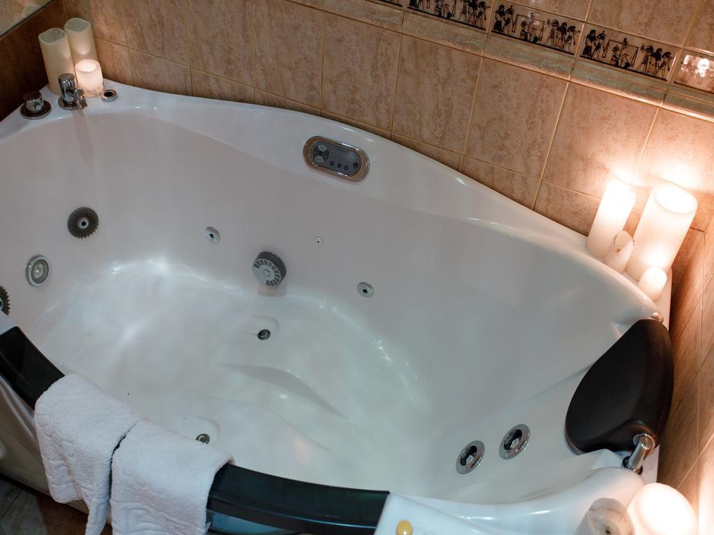סומי Studio De Luxe With Jacuzzi מראה חיצוני תמונה