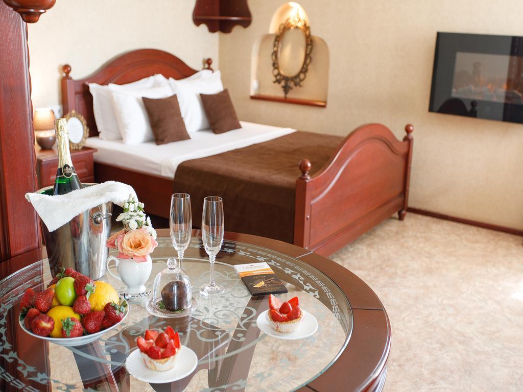 סומי Studio De Luxe With Jacuzzi מראה חיצוני תמונה